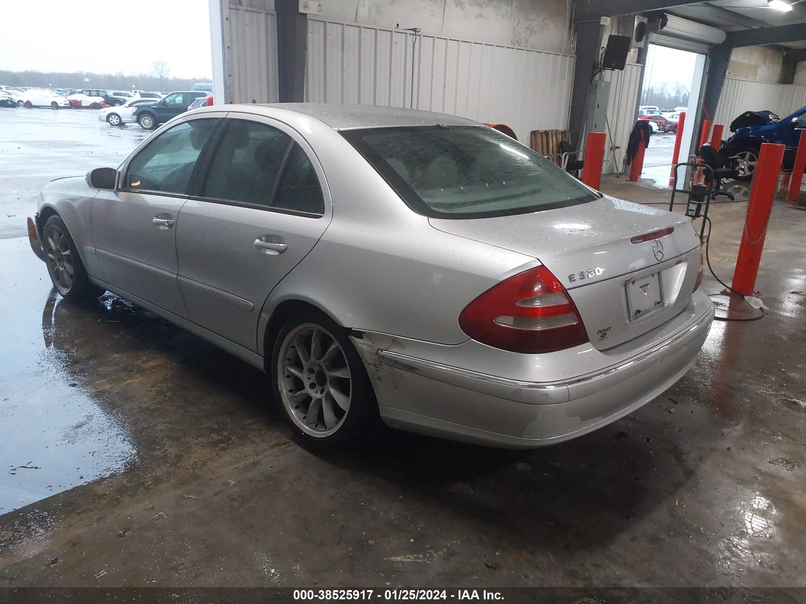 Photo 2 VIN: WDBUF65J93X111337 - MERCEDES-BENZ E-KLASSE 