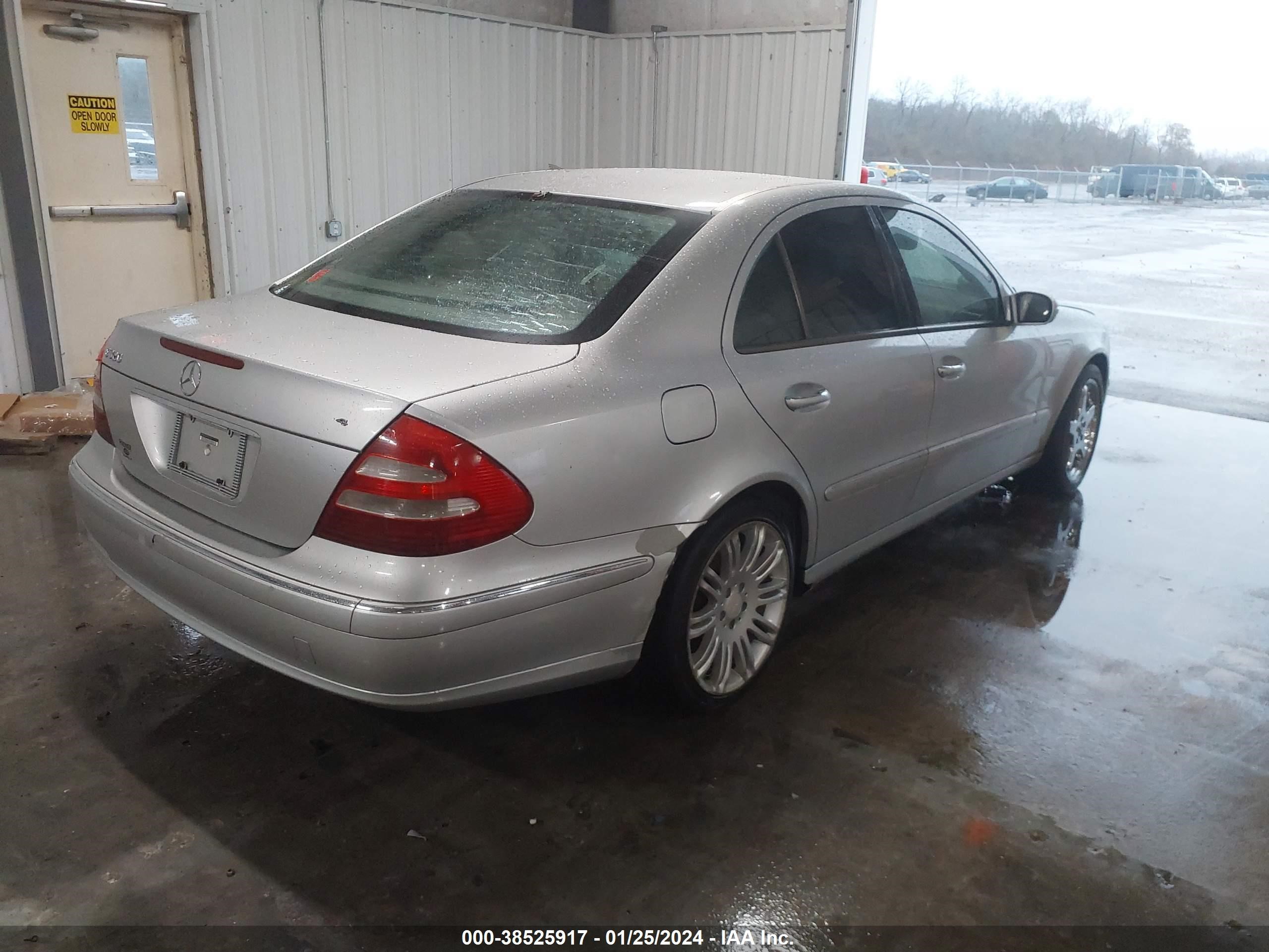 Photo 3 VIN: WDBUF65J93X111337 - MERCEDES-BENZ E-KLASSE 