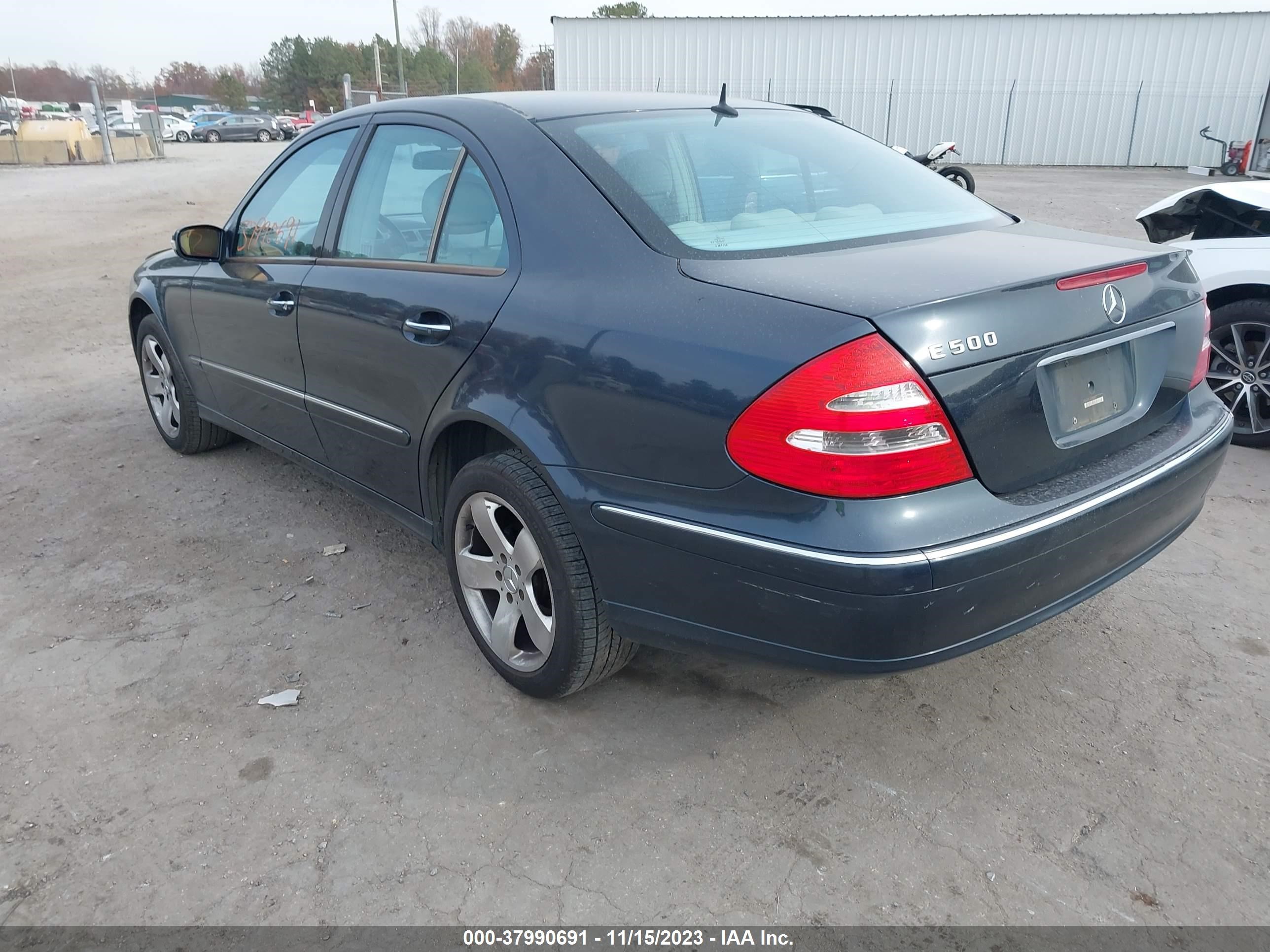 Photo 2 VIN: WDBUF70J33A335901 - MERCEDES-BENZ E-KLASSE 