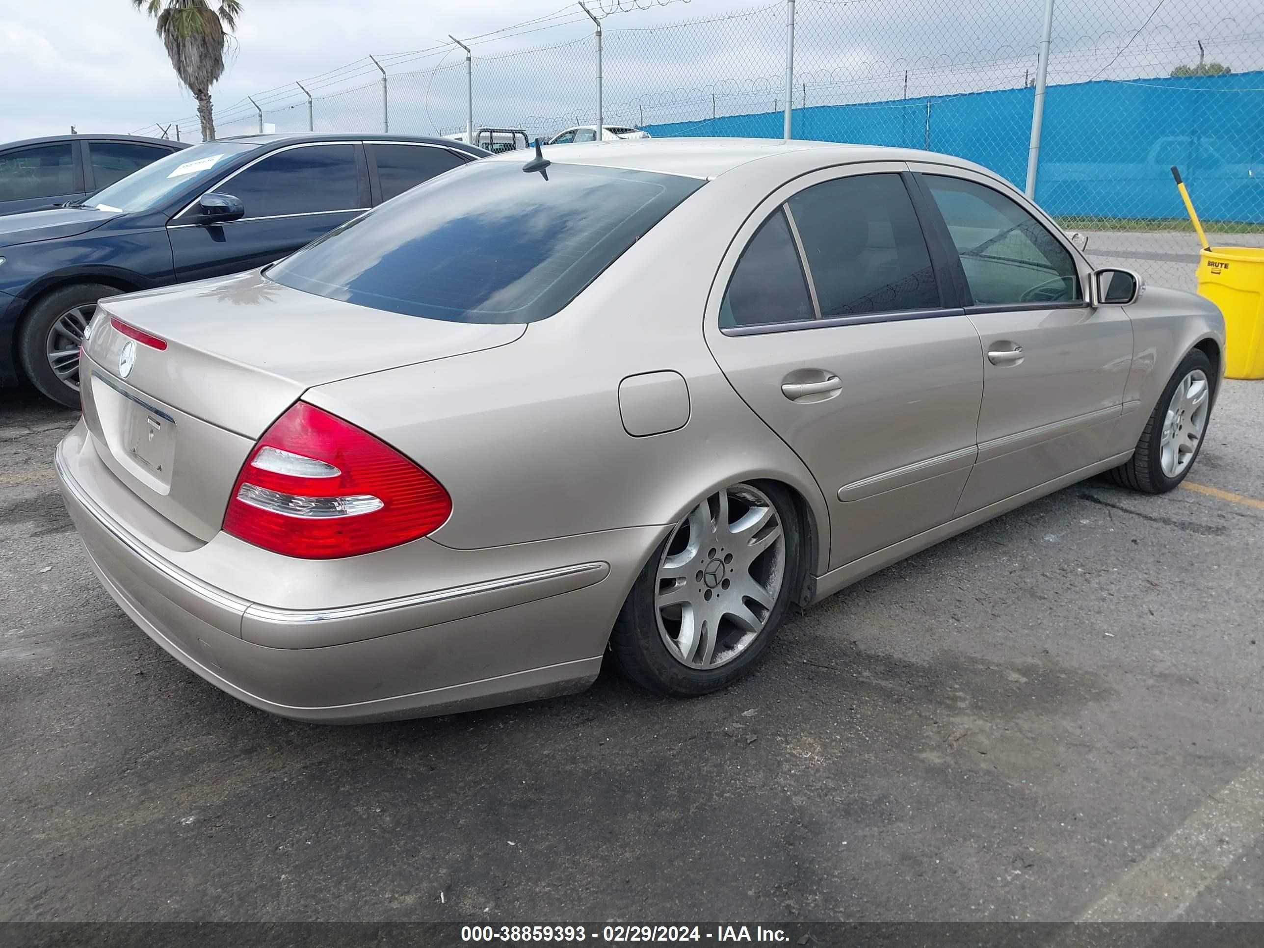 Photo 3 VIN: WDBUF70J73A252150 - MERCEDES-BENZ NULL 