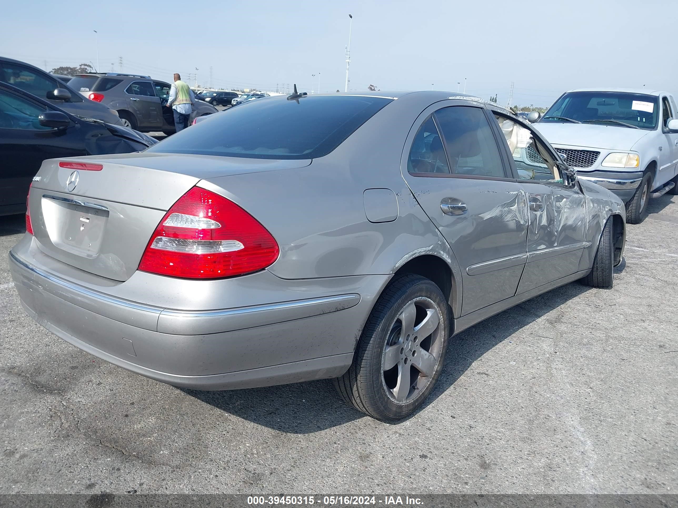 Photo 3 VIN: WDBUF70JX6A860782 - MERCEDES-BENZ NULL 