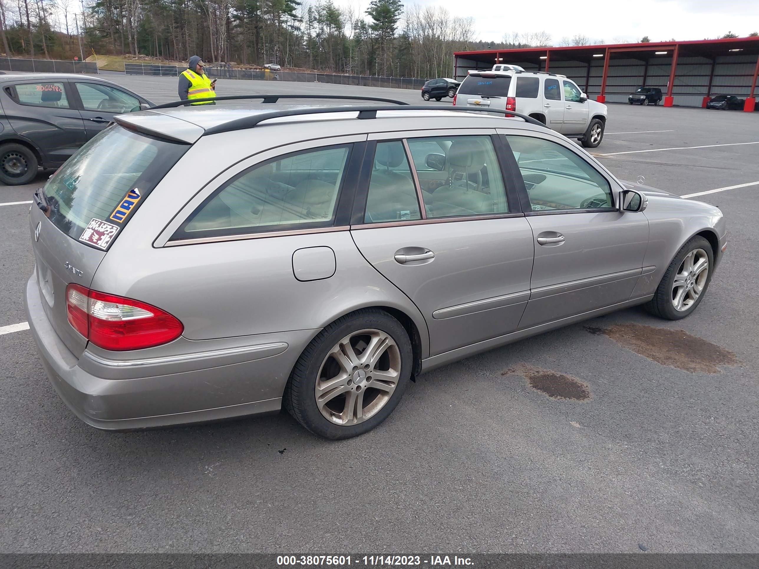 Photo 3 VIN: WDBUH83J54X118408 - MERCEDES-BENZ NULL 