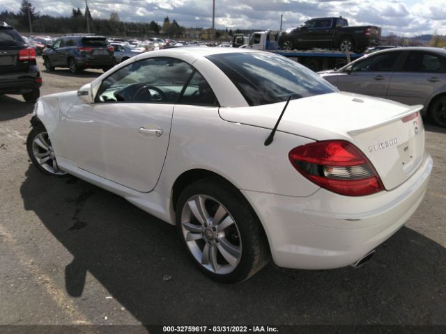 Photo 2 VIN: WDBWK5EA1BF240756 - MERCEDES-BENZ SLK-CLASS 