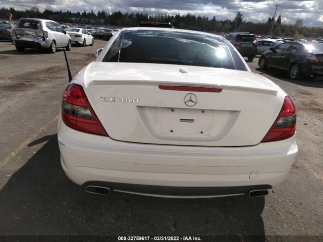 Photo 7 VIN: WDBWK5EA1BF240756 - MERCEDES-BENZ SLK-CLASS 