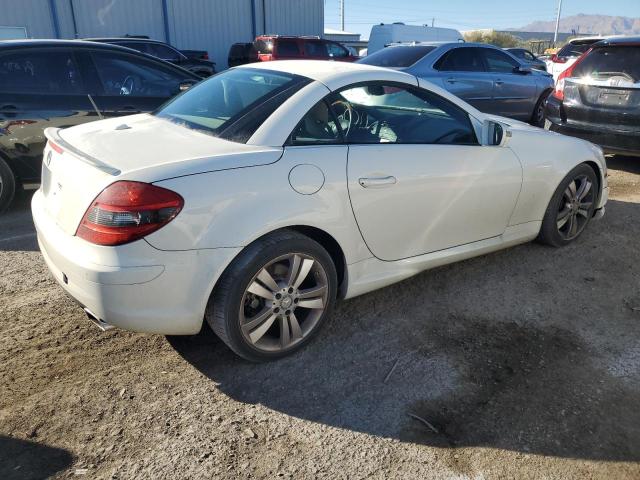 Photo 2 VIN: WDBWK5EA6BF240106 - MERCEDES-BENZ SLK-CLASS 