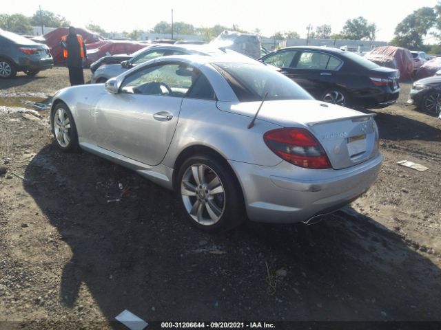 Photo 2 VIN: WDBWK5EAXBF240917 - MERCEDES-BENZ SLK-CLASS 