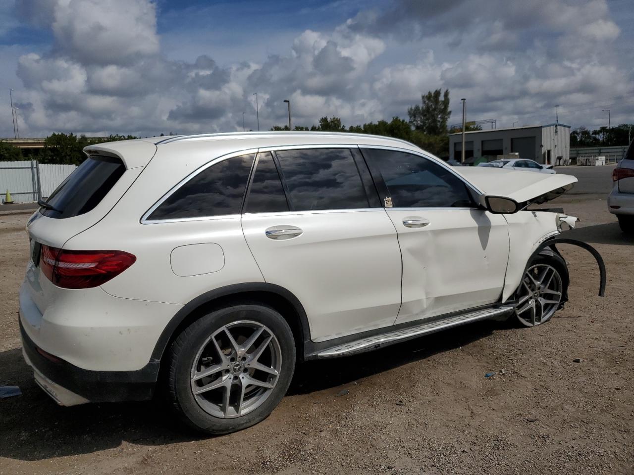 Photo 2 VIN: WDC0G4JB0KF498990 - MERCEDES-BENZ GLC 