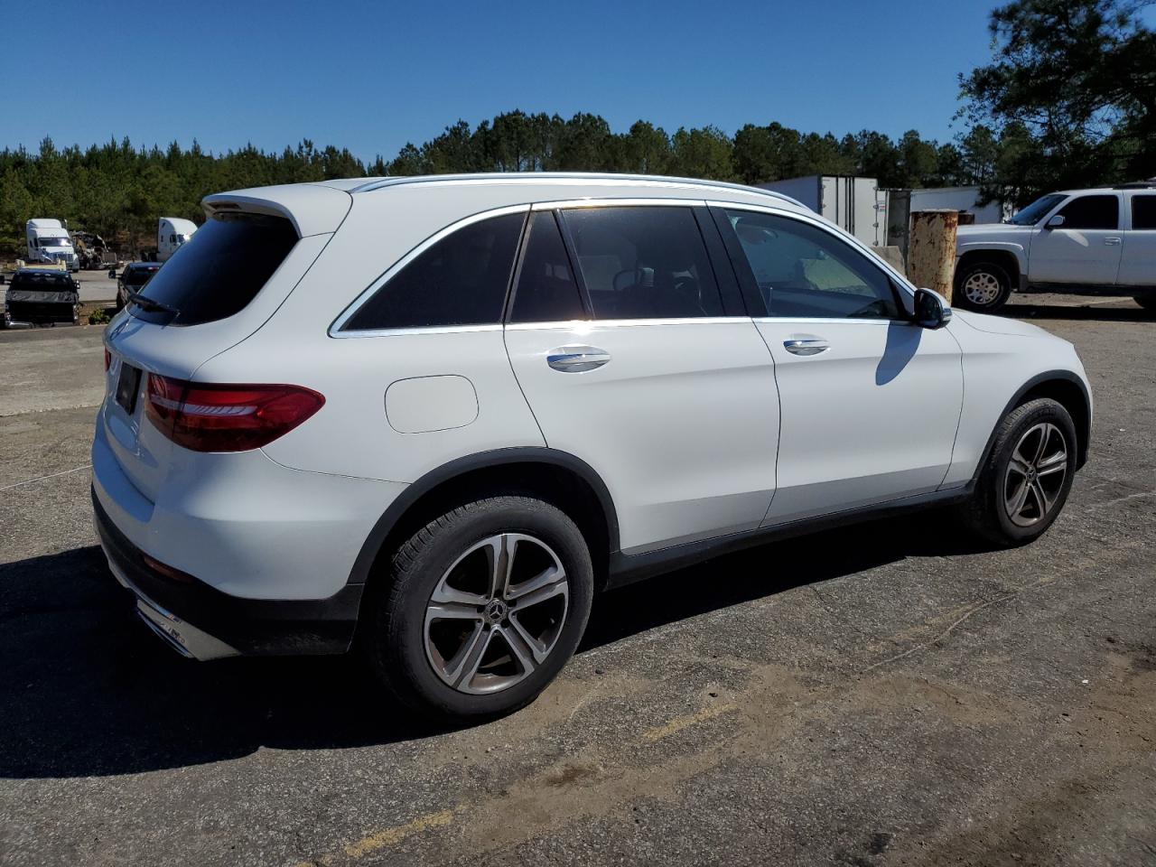 Photo 2 VIN: WDC0G4JB5HF222023 - MERCEDES-BENZ GLC 