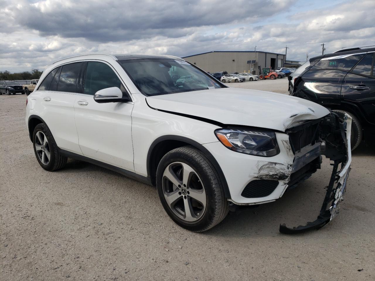 Photo 3 VIN: WDC0G4JB5JV074032 - MERCEDES-BENZ GLC 