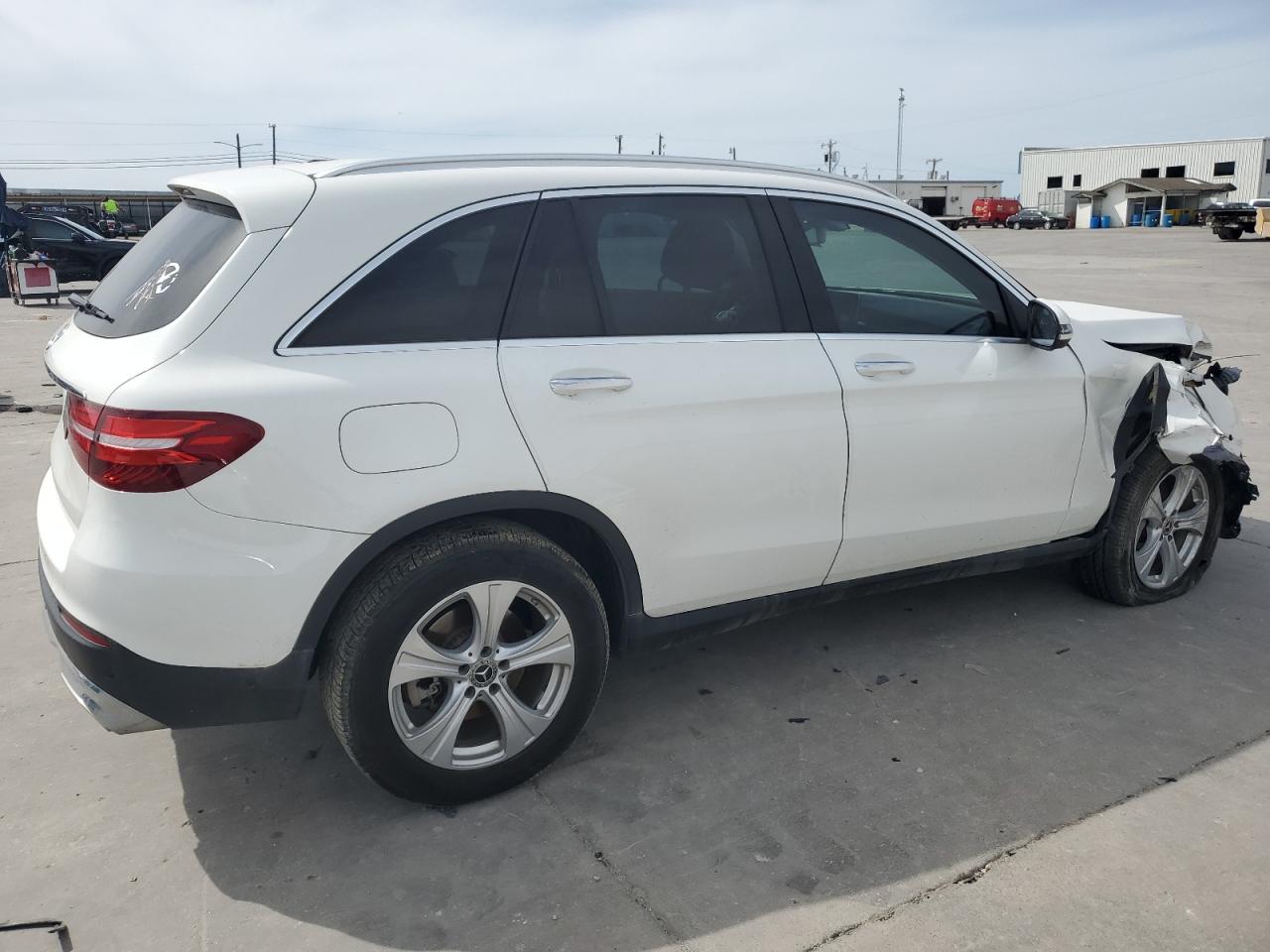 Photo 2 VIN: WDC0G4JB7JV043820 - MERCEDES-BENZ GLC 