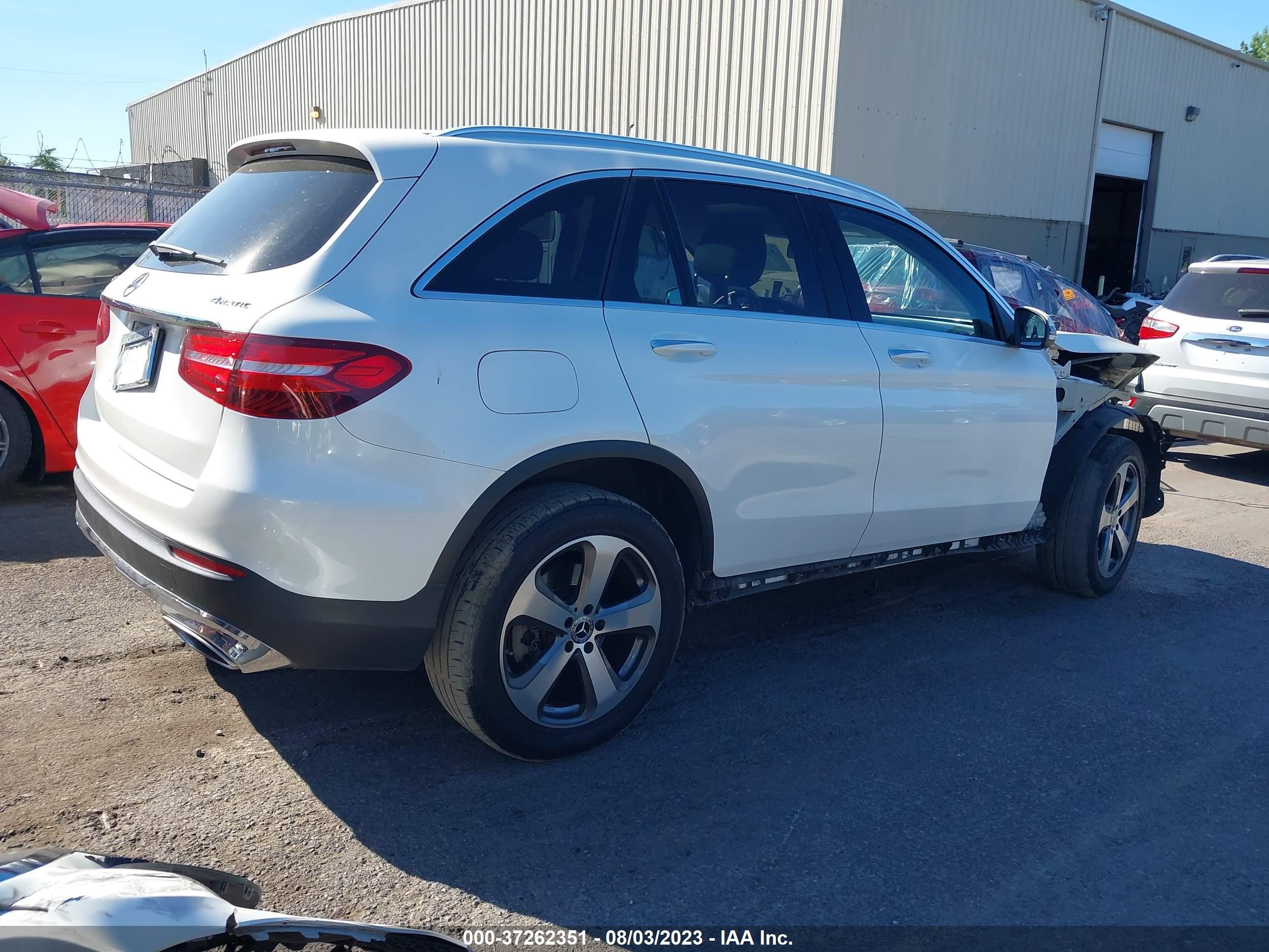 Photo 3 VIN: WDC0G4KB2JV091935 - MERCEDES-BENZ GLC 