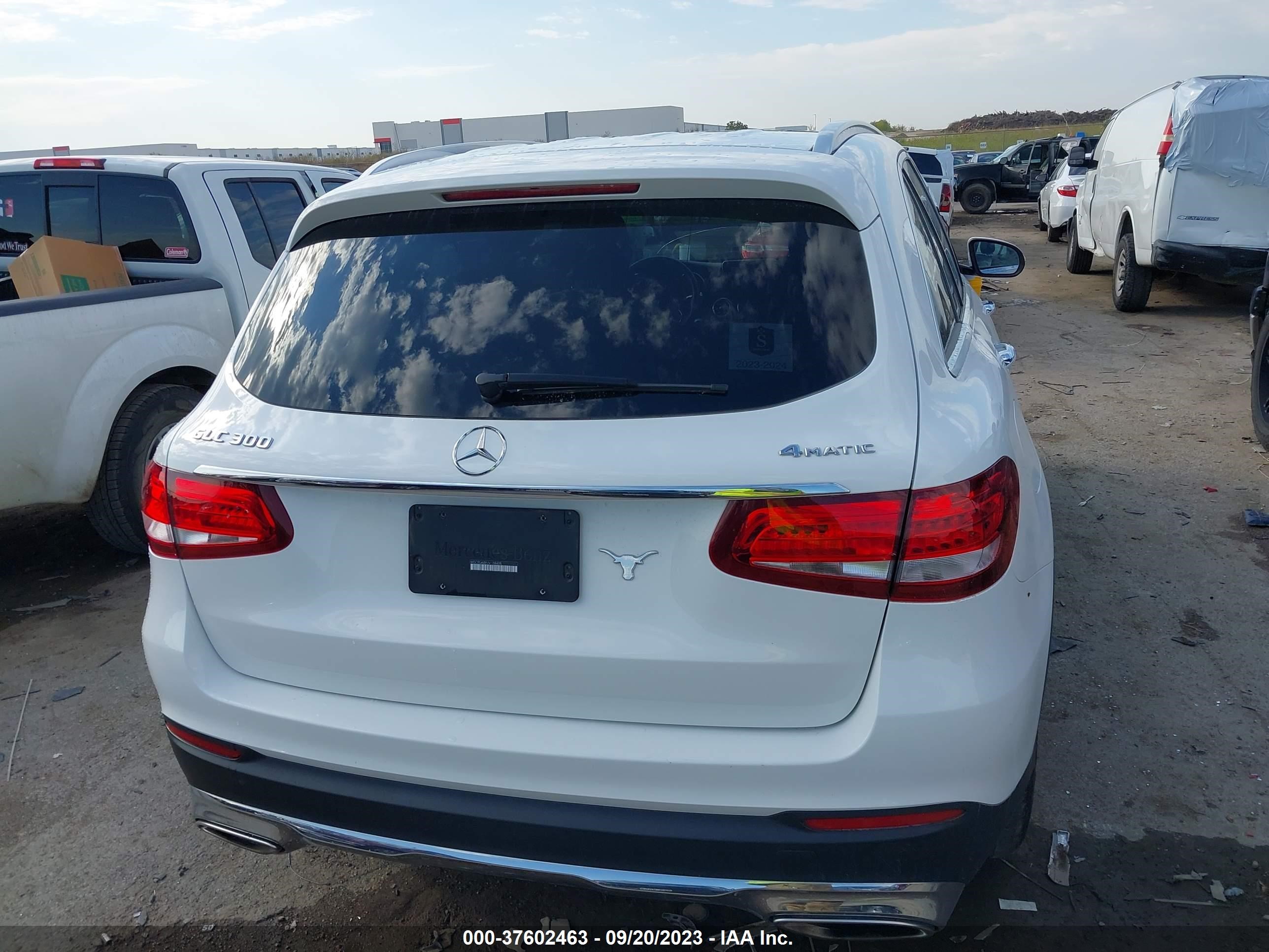 Photo 16 VIN: WDC0G4KB5JV108405 - MERCEDES-BENZ GLC 