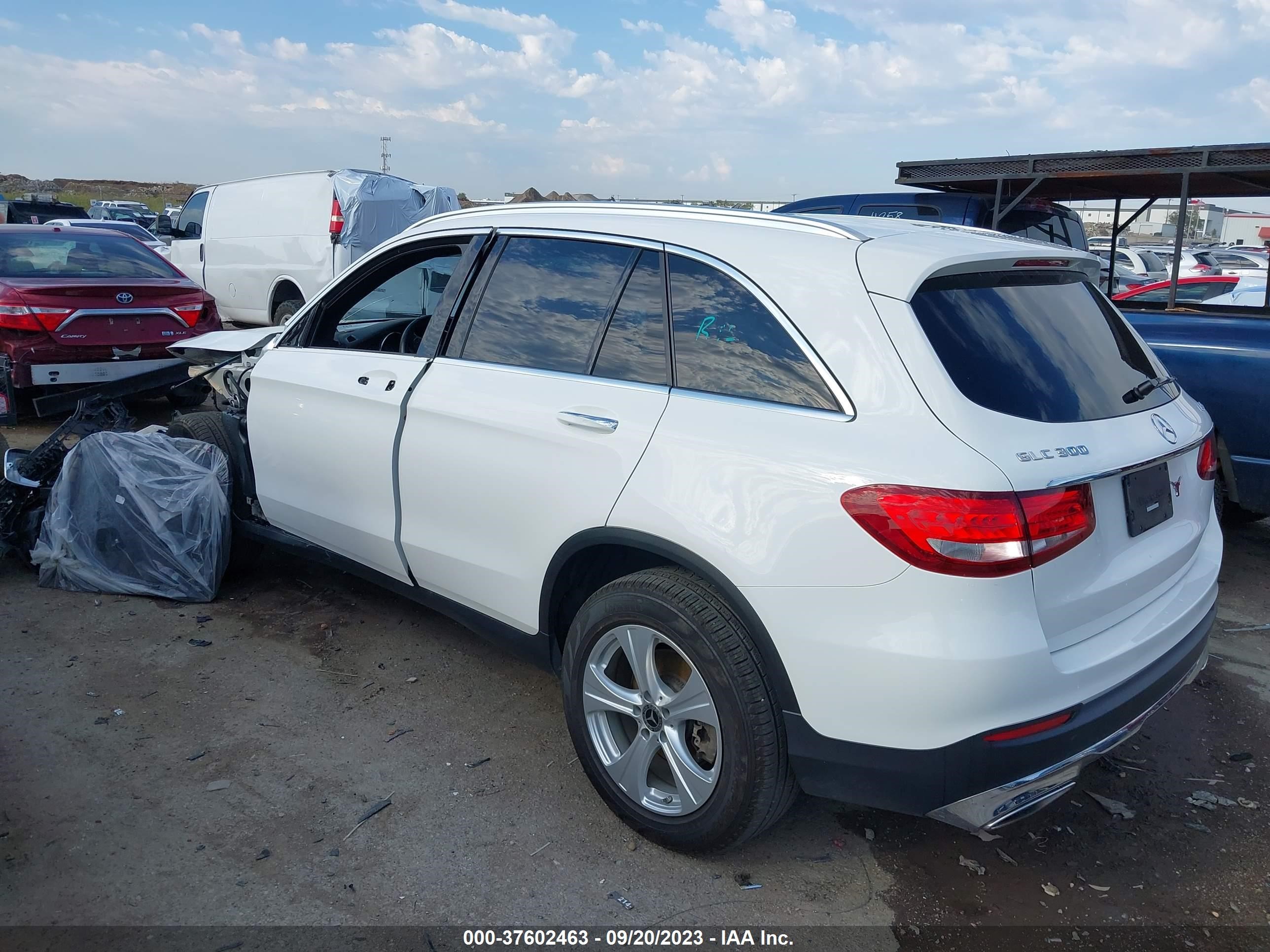 Photo 2 VIN: WDC0G4KB5JV108405 - MERCEDES-BENZ GLC 