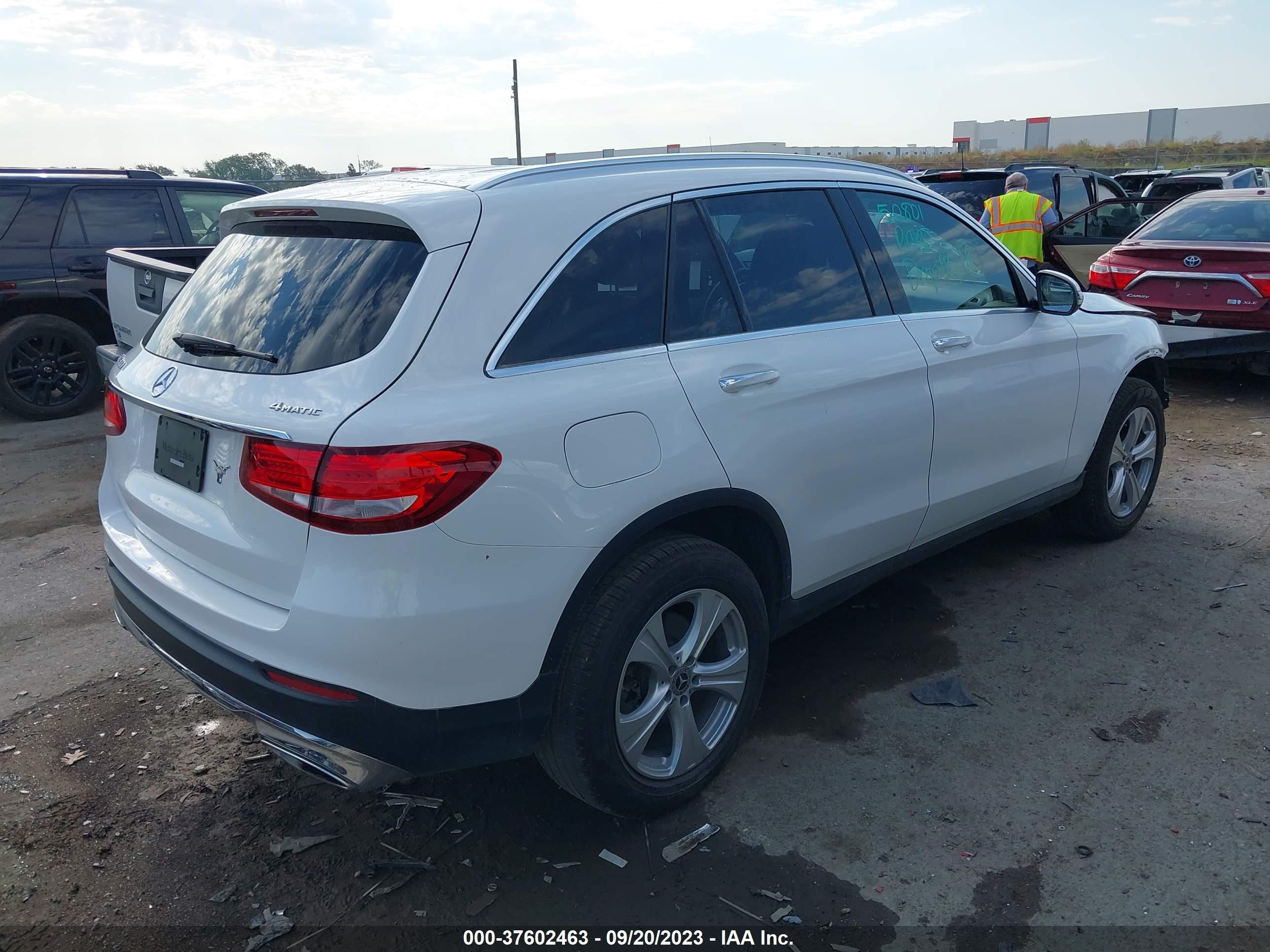 Photo 3 VIN: WDC0G4KB5JV108405 - MERCEDES-BENZ GLC 