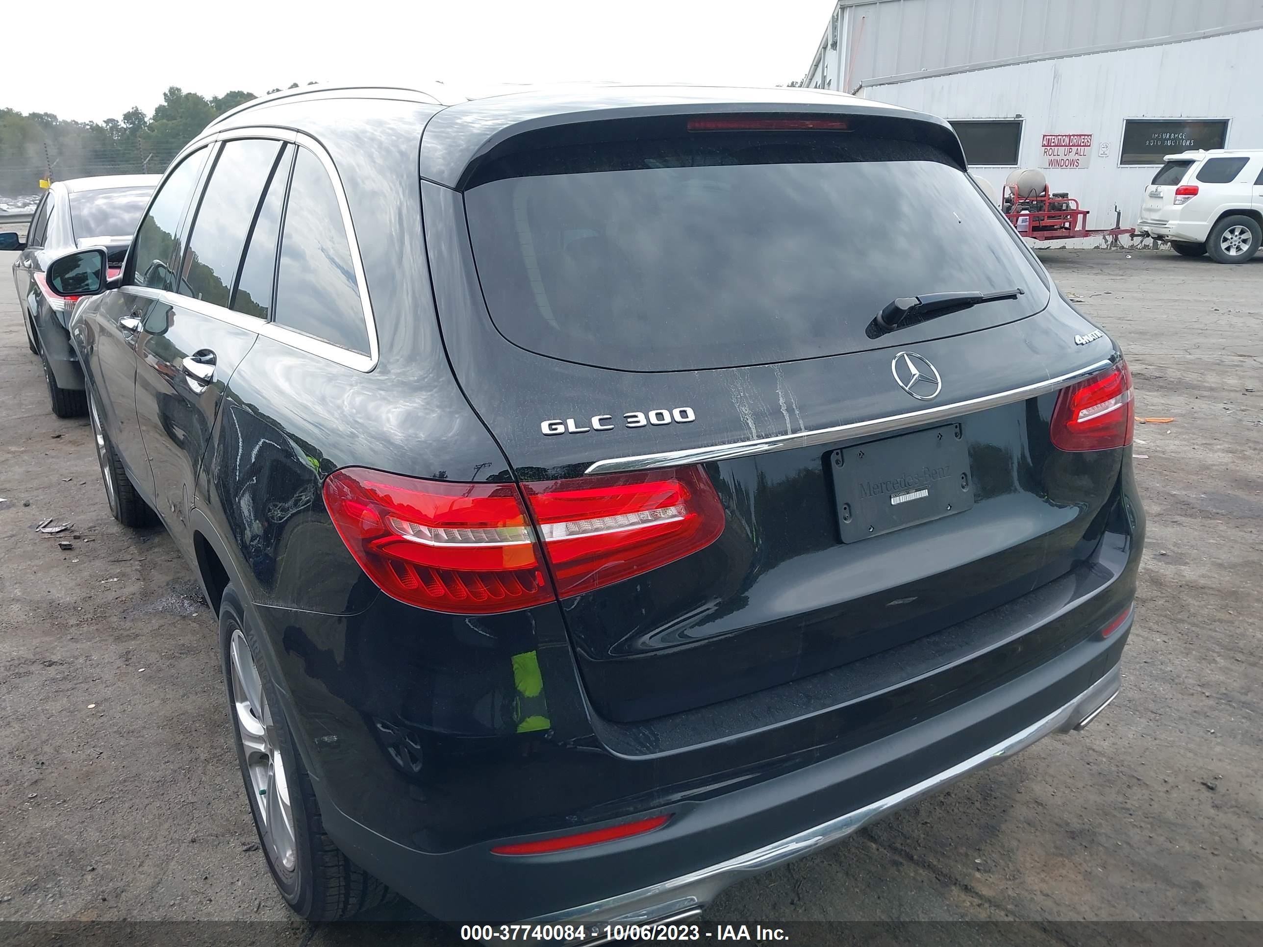 Photo 2 VIN: WDC0G4KB9JV110089 - MERCEDES-BENZ GLC 