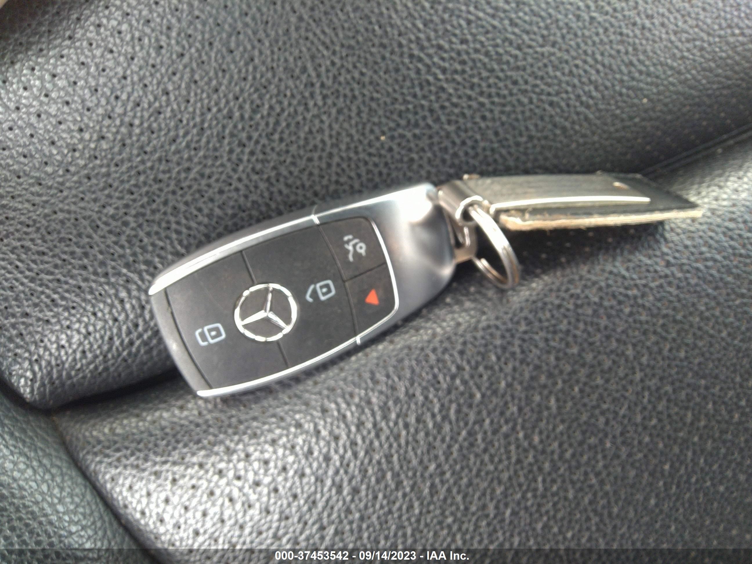 Photo 11 VIN: WDC0G8DB0LF743761 - MERCEDES-BENZ GLC 