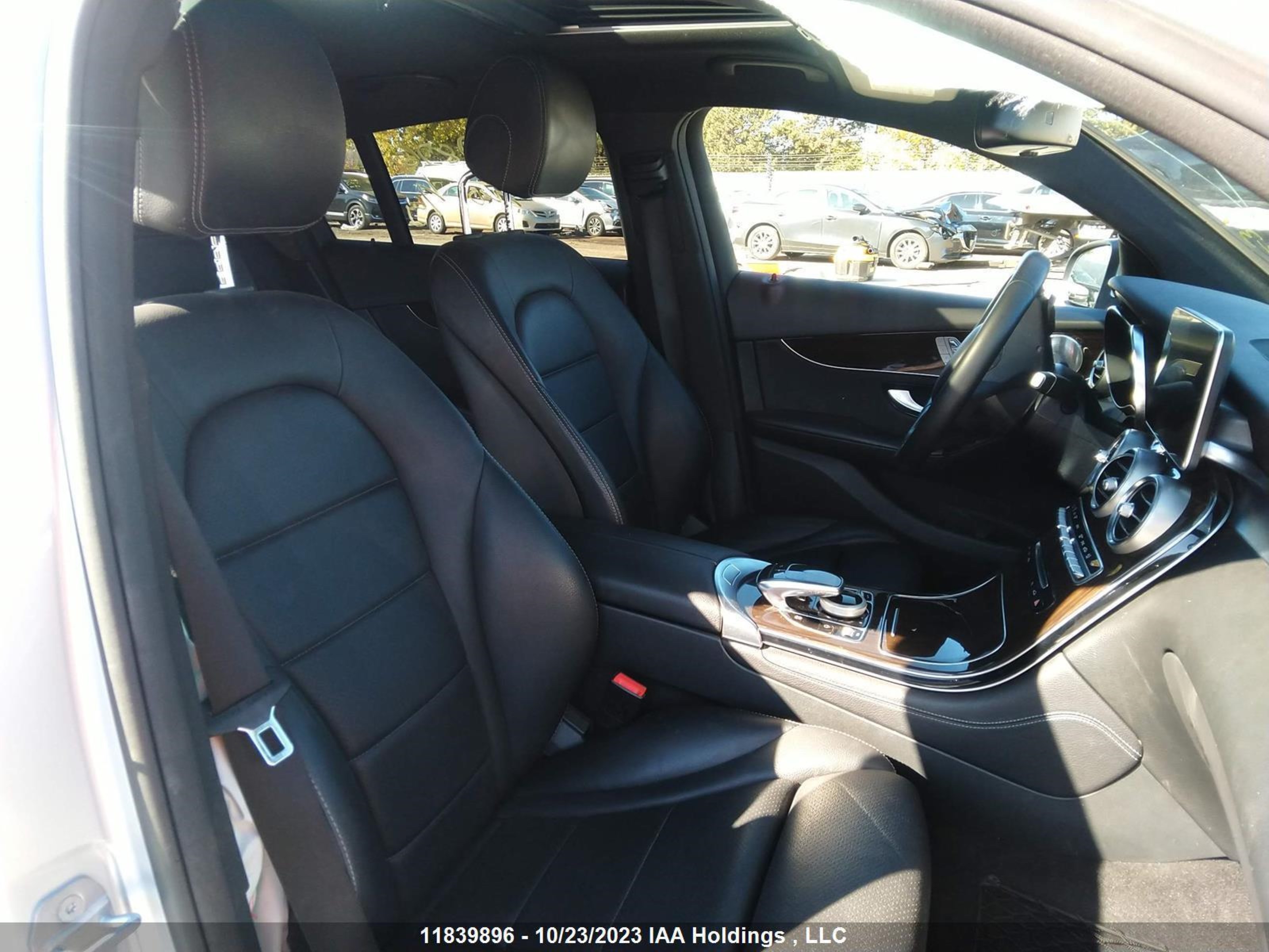 Photo 4 VIN: WDC0J4KB7JF330343 - MERCEDES-BENZ GLC 