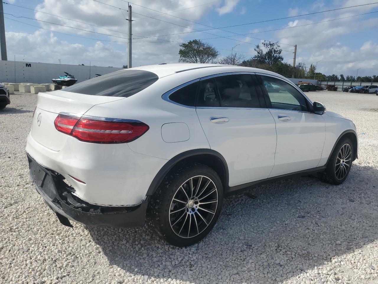 Photo 2 VIN: WDC0J4KBXHF154334 - MERCEDES-BENZ GLC 