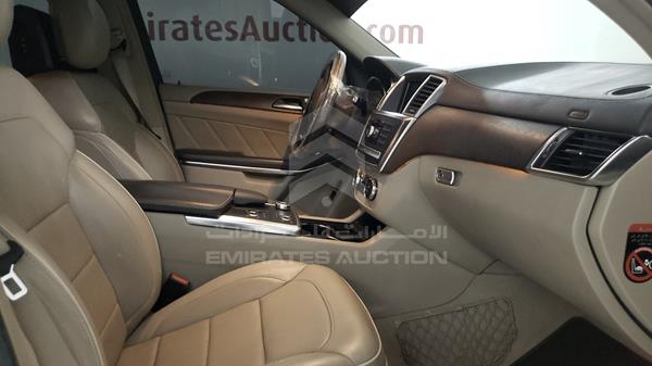 Photo 22 VIN: WDCDF7DE8DA143786 - MERCEDES-BENZ GL 500 