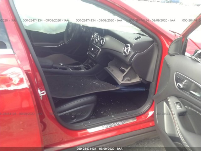 Photo 4 VIN: WDCTG4EB0JJ367268 - MERCEDES-BENZ GLA 