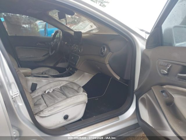 Photo 4 VIN: WDCTG4EB4JJ398359 - MERCEDES-BENZ GLA-CLASS 