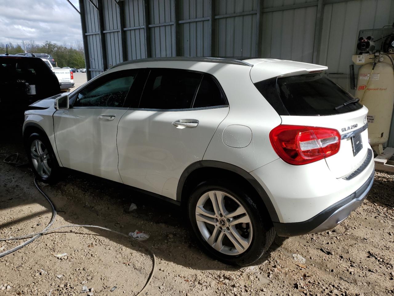 Photo 1 VIN: WDCTG4EB4JJ460326 - MERCEDES-BENZ GLA-KLASSE 