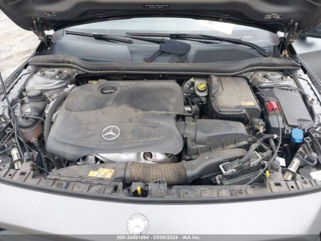 Photo 9 VIN: WDCTG4EB7GJ270643 - NISSAN SENTRA 