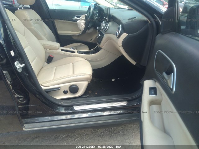 Photo 4 VIN: WDCTG4GB1GJ215408 - MERCEDES-BENZ GLA 