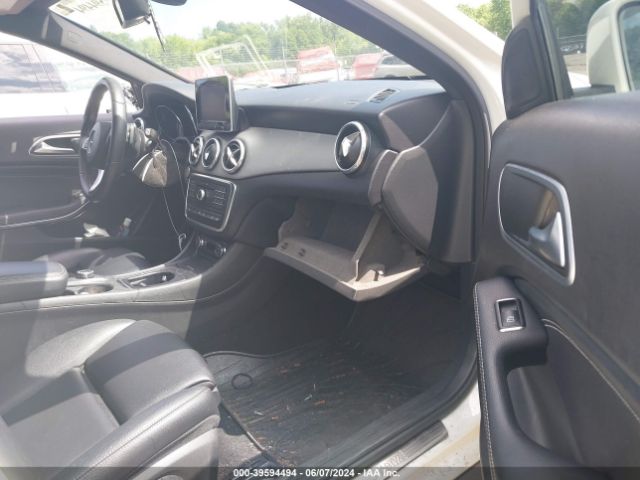 Photo 4 VIN: WDCTG4GB1GJ236632 - MERCEDES-BENZ GLA-CLASS 