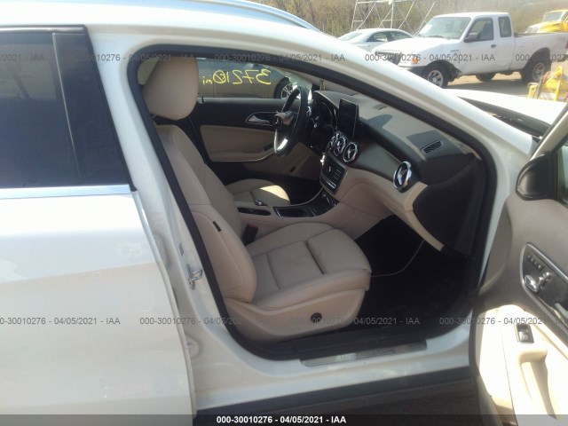 Photo 4 VIN: WDCTG4GB1JJ403496 - MERCEDES-BENZ GLA 