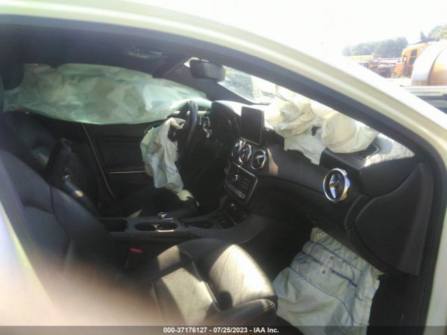 Photo 4 VIN: WDCTG4GB2KJ585632 - MERCEDES-BENZ GLA 