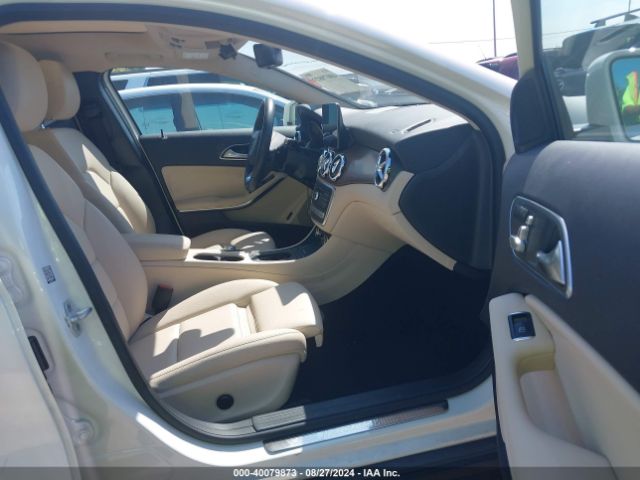 Photo 4 VIN: WDCTG4GB3JJ430151 - MERCEDES-BENZ GLA-CLASS 