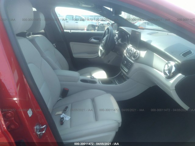 Photo 4 VIN: WDCTG4GB5KJ573202 - MERCEDES-BENZ GLA 