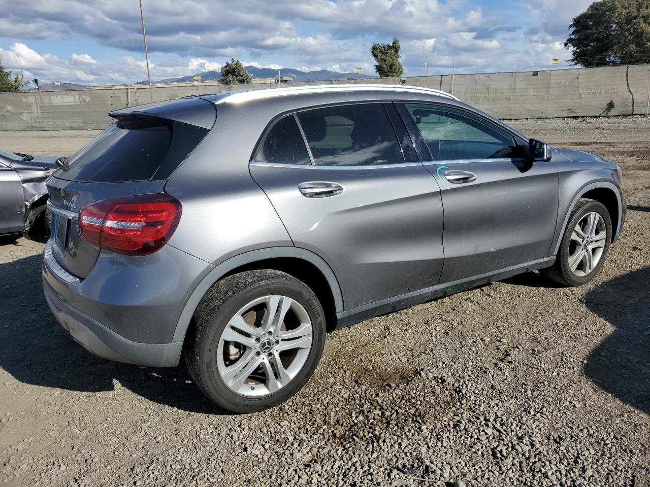 Photo 2 VIN: WDCTG4GB5KJ583812 - MERCEDES-BENZ GLA-KLASSE 