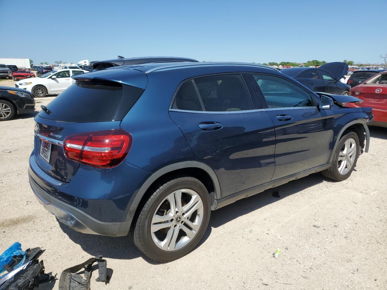 Photo 2 VIN: WDCTG4GB6KJ646710 - MERCEDES-BENZ GLA-CLASS 