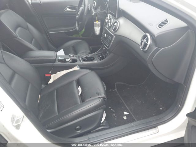 Photo 4 VIN: WDCTG4GB8HJ299647 - MERCEDES-BENZ GLA-CLASS 