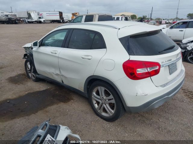 Photo 2 VIN: WDCTG4GB8JJ372747 - MERCEDES-BENZ GLA 