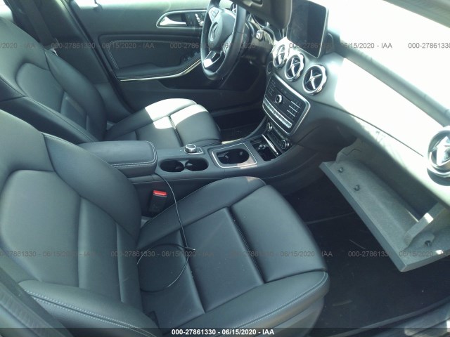 Photo 4 VIN: WDCTG4GB8KJ584890 - MERCEDES-BENZ GLA 