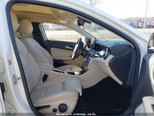 Photo 4 VIN: WDCTG4GBXGJ239612 - MERCEDES-BENZ GLA 250 