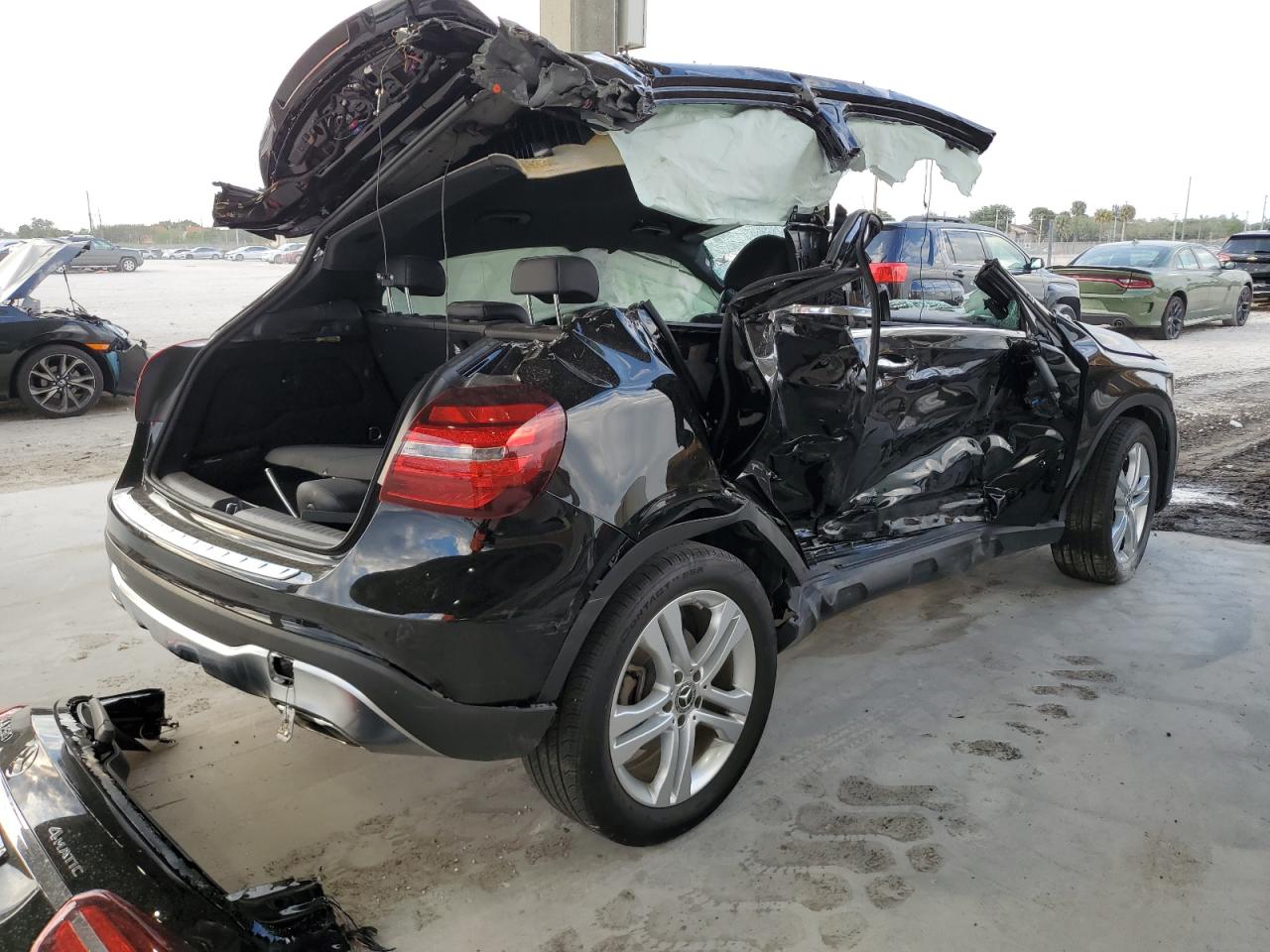 Photo 2 VIN: WDCTG4GBXLJ686810 - MERCEDES-BENZ GLA-KLASSE 