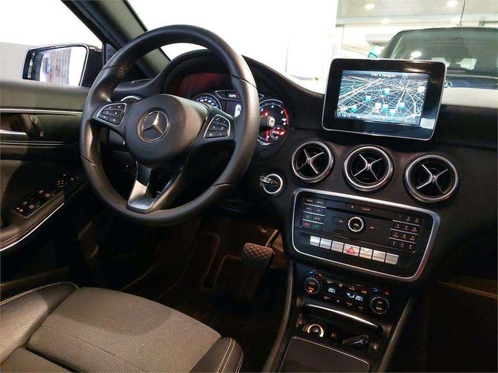 Photo 4 VIN: WDD1760111J715548 - MERCEDES-BENZ CLASSE A BERLINE 