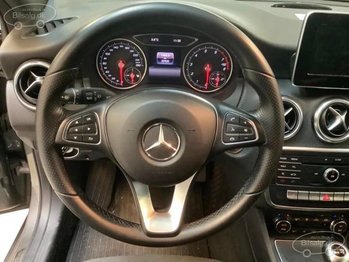 Photo 5 VIN: WDD1760431J754768 - MERCEDES-BENZ A-CLASS HATCHBACK 