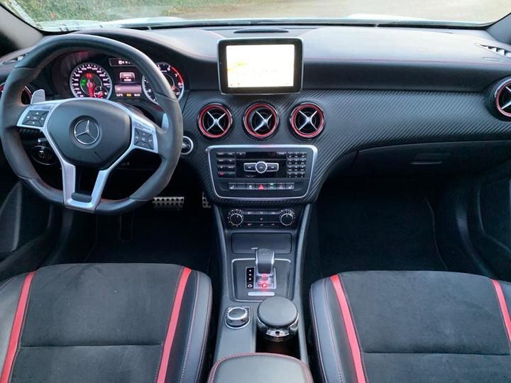 Photo 10 VIN: WDD1760521J120403 - MERCEDES-BENZ A45 AMG 4-MATIC HATCHBACK 