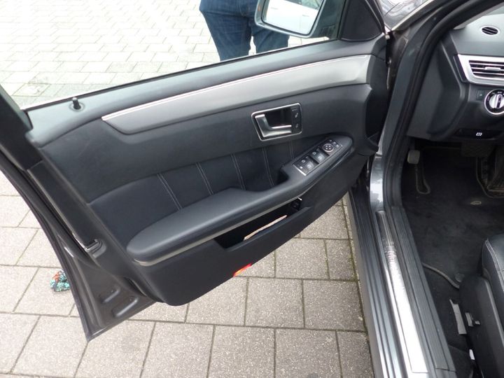 Photo 24 VIN: WDD2122011B273595 - MERCEDES-BENZ E-KLASSE 