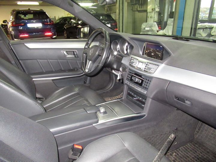 Photo 13 VIN: WDD2122271B105084 - MERCEDES-BENZ E300 