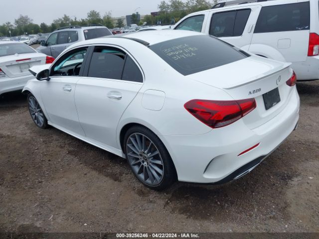 Photo 2 VIN: WDD3G4EB4KW005458 - MERCEDES-BENZ A 220 