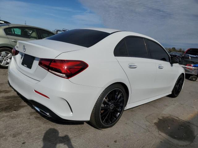 Photo 2 VIN: WDD3G4EB5KW022656 - MERCEDES-BENZ A 220 