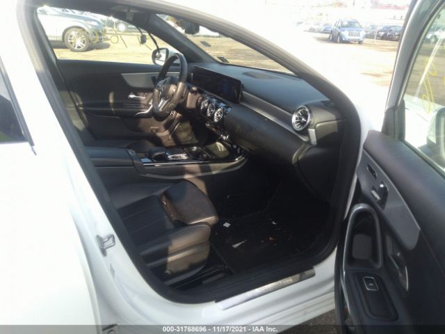 Photo 4 VIN: WDD3G4FB0KW000675 - MERCEDES-BENZ A-CLASS 