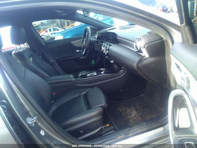 Photo 4 VIN: WDD3G4FBXKW021727 - MERCEDES-BENZ A 220 