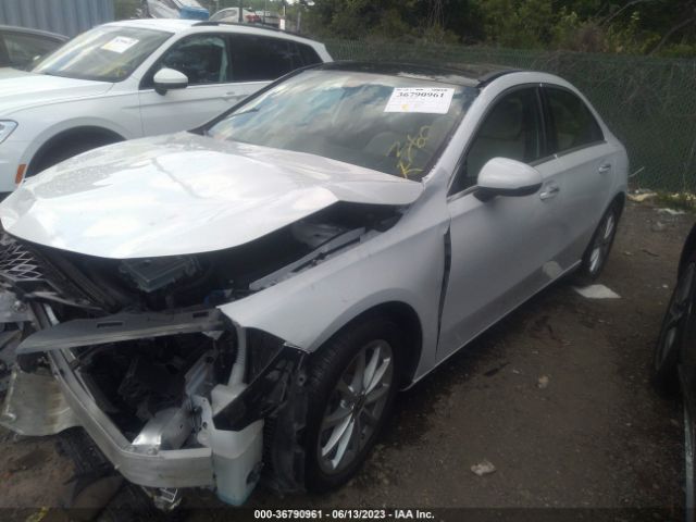 Photo 1 VIN: WDD3G4FBXLW040294 - MERCEDES-BENZ A 220 